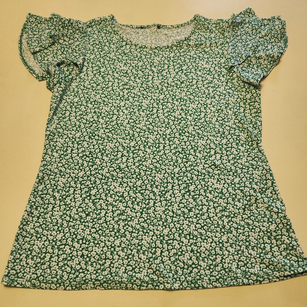 GREEN TOP WHITE FLORAL PRINT